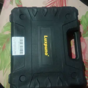 A furadeira de impacto possui função três em um e pode ser equipada com uma ou duas baterias. — foto 12